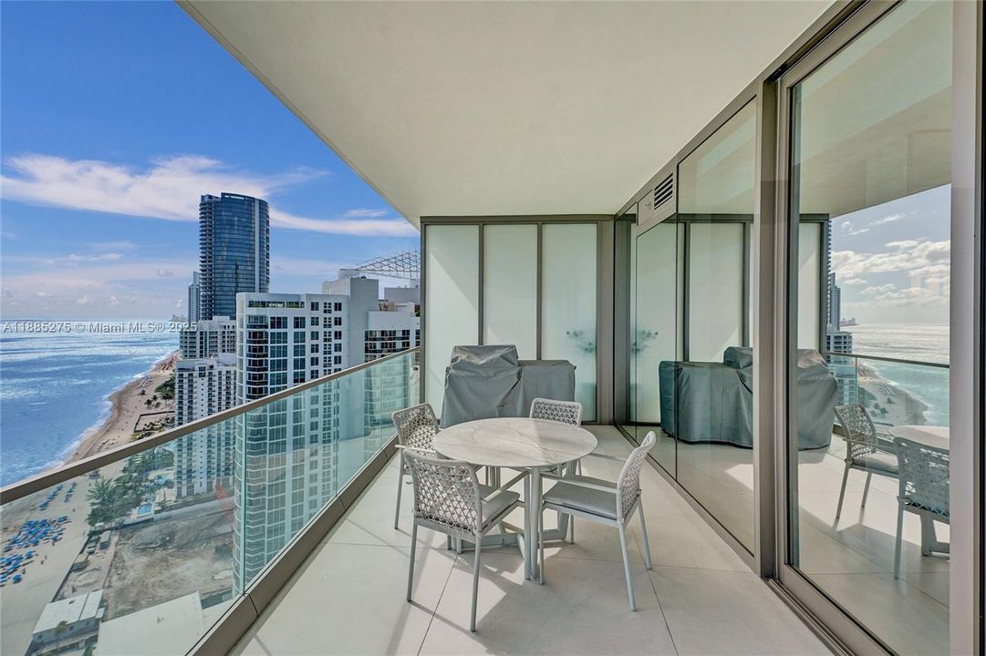 出租: $29,900 (4 贝兹, 5 浴室, 3255 平方英尺)