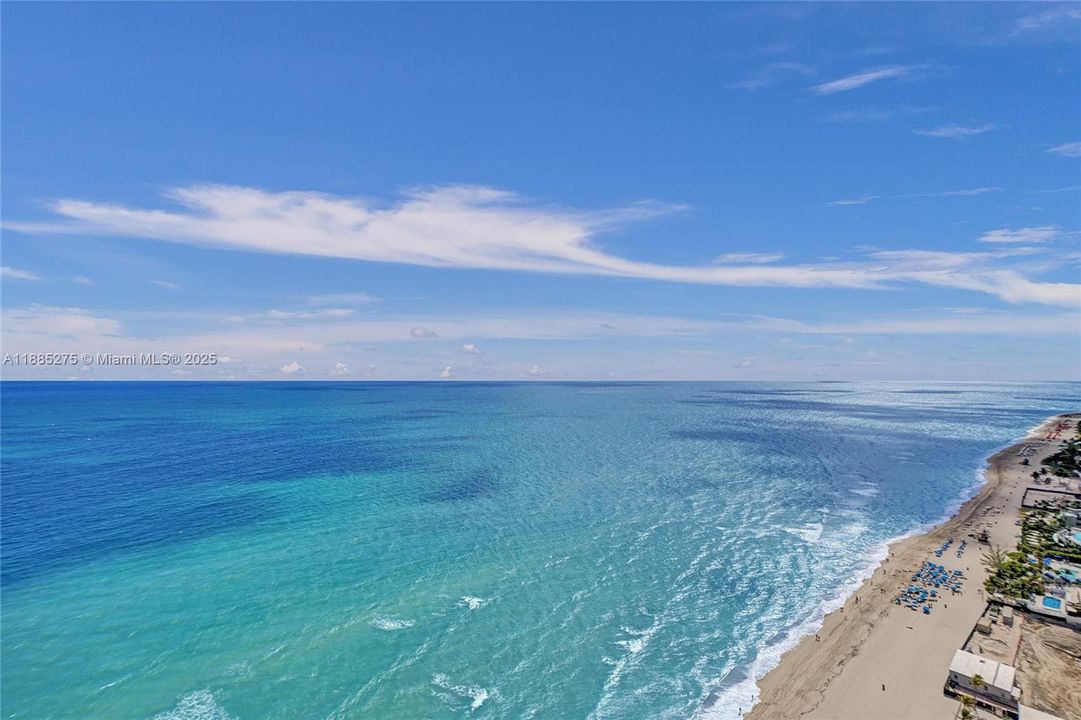 出租: $29,900 (4 贝兹, 5 浴室, 3255 平方英尺)