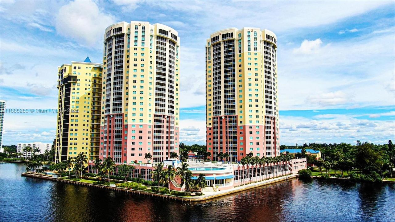 Located min away from DOWNTOWN FORT MYERS, a dynamic & inviting area that offers rich blend of history, culture, dining, shopping & recreational opportunities