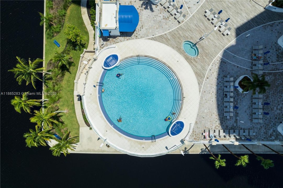 There's always something to see, do & enjoy in this CHARMING RIVERFRONT DISTRICT!