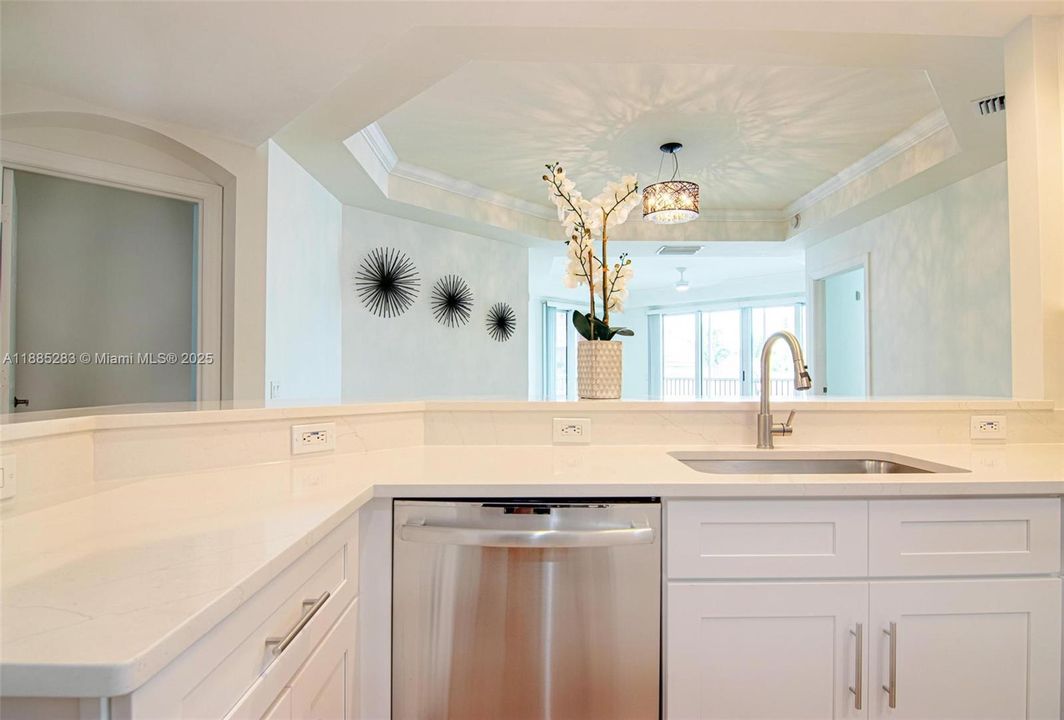 На продажу: $325,000 (3 спален, 2 ванн, 1663 Квадратных фут)