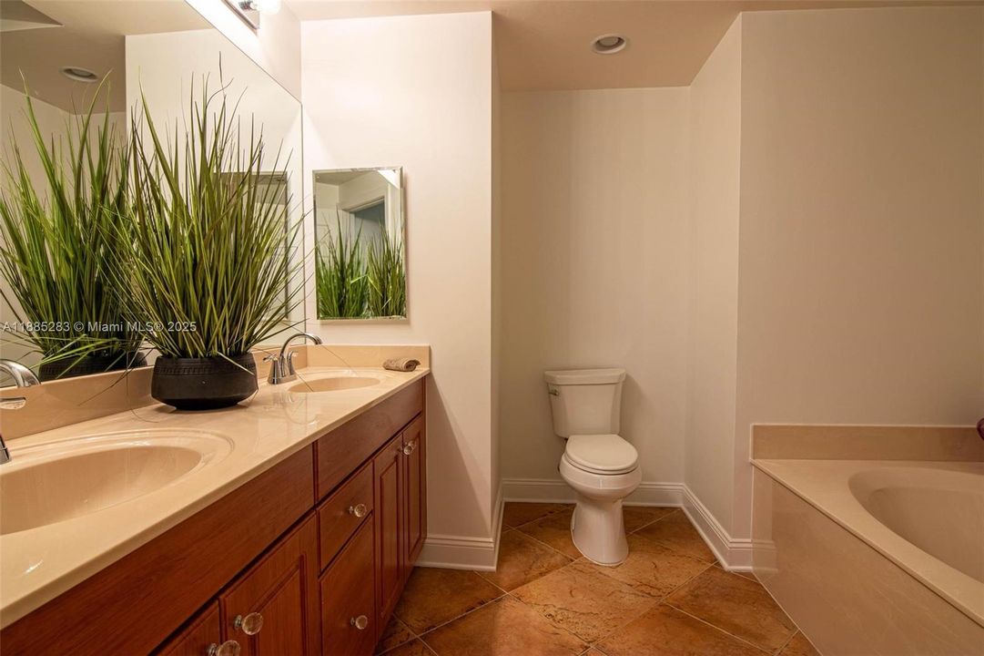 На продажу: $325,000 (3 спален, 2 ванн, 1663 Квадратных фут)