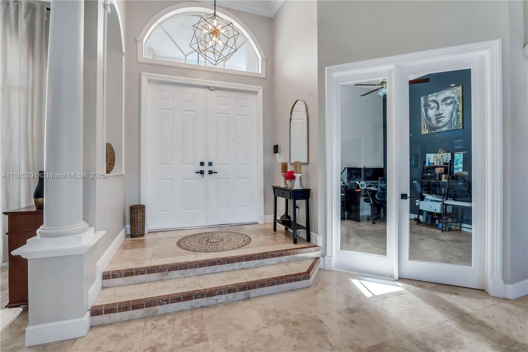 合同活跃: $1,350,000 (5 贝兹, 3 浴室, 3766 平方英尺)