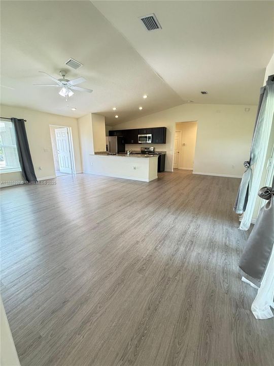 Recently Rented: $2,000 (3 beds, 2 baths, 0 Square Feet)