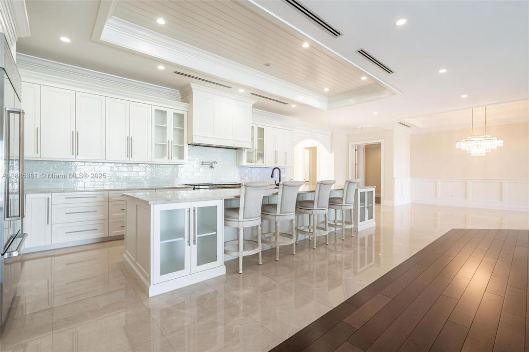 На продажу: $3,599,000 (3 спален, 3 ванн, 3085 Квадратных фут)