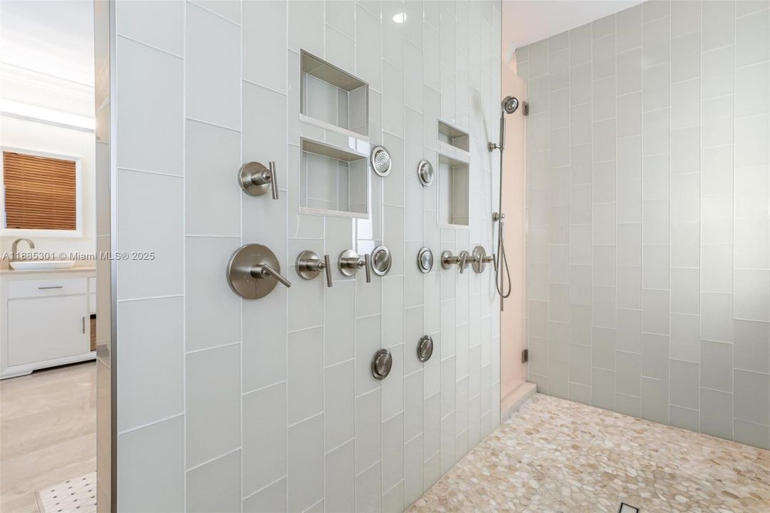 На продажу: $3,599,000 (3 спален, 3 ванн, 3085 Квадратных фут)