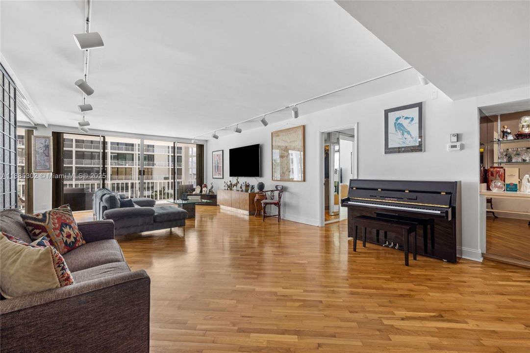 For Rent: $12,500 (2 beds, 2 baths, 1659 Square Feet)