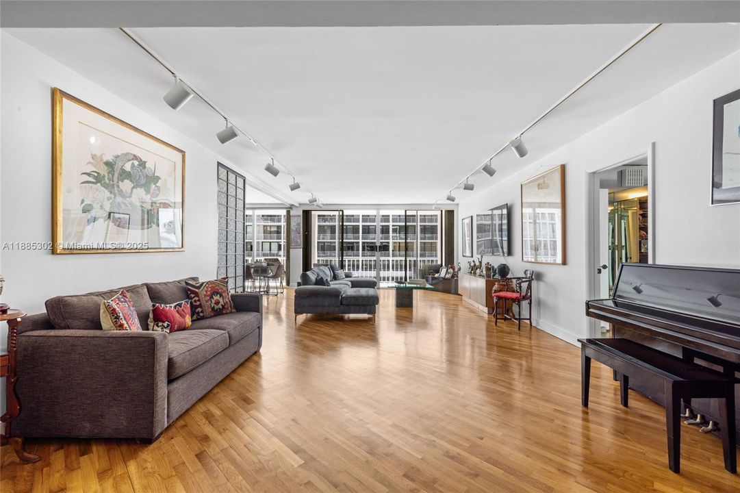 For Rent: $12,500 (2 beds, 2 baths, 1659 Square Feet)