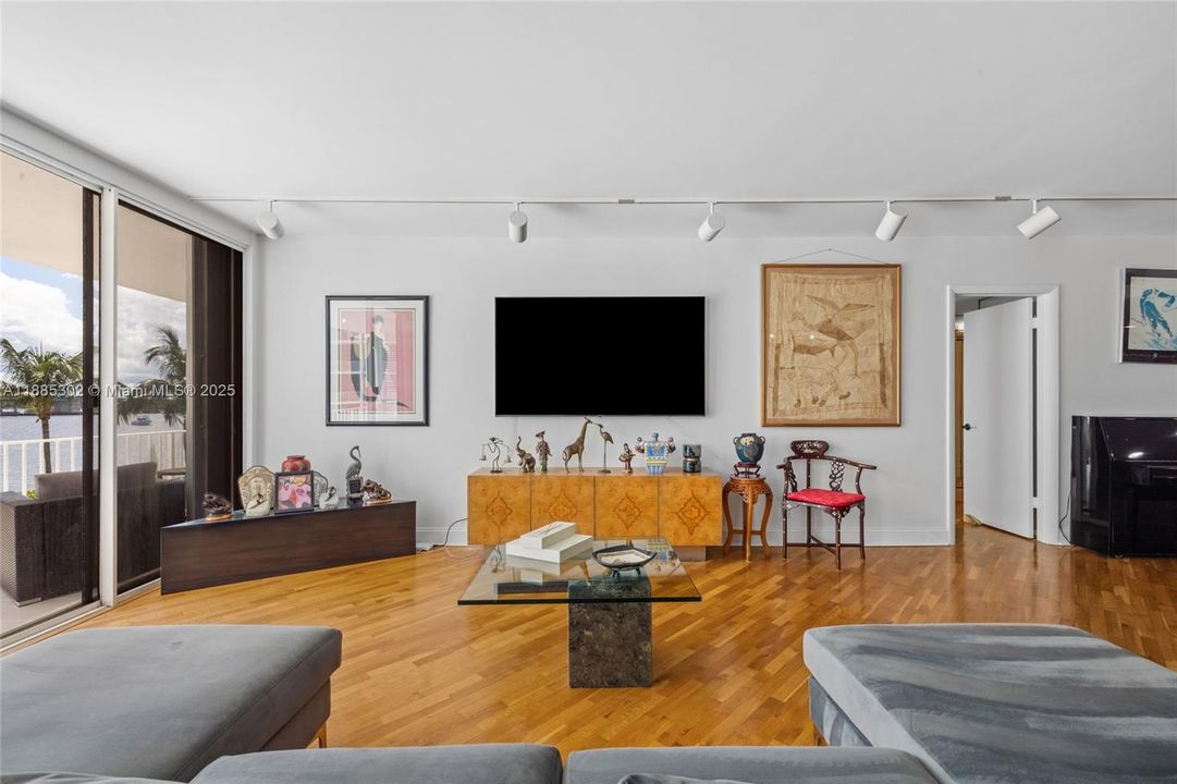 For Rent: $12,500 (2 beds, 2 baths, 1659 Square Feet)