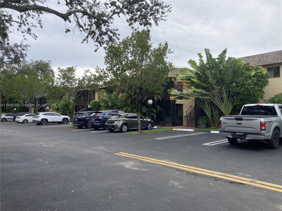 最近售出: $185,000 (2 贝兹, 2 浴室, 905 平方英尺)