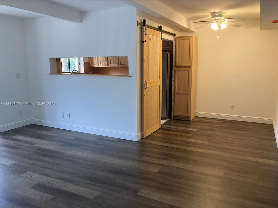 最近售出: $185,000 (2 贝兹, 2 浴室, 905 平方英尺)