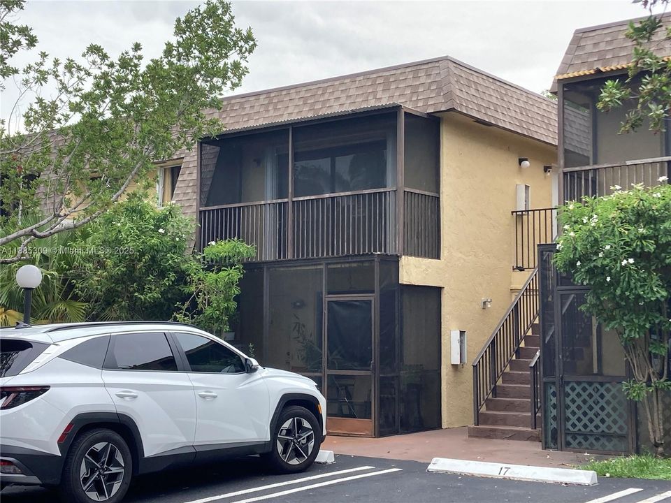 最近售出: $185,000 (2 贝兹, 2 浴室, 905 平方英尺)