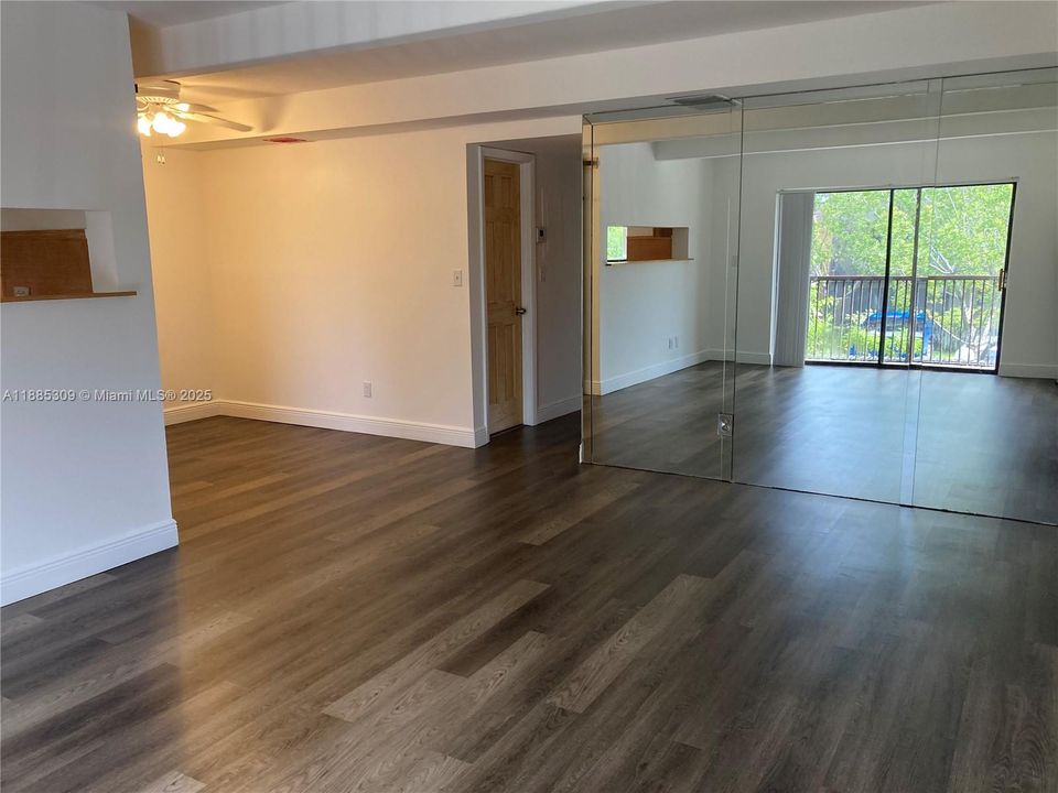 最近售出: $185,000 (2 贝兹, 2 浴室, 905 平方英尺)