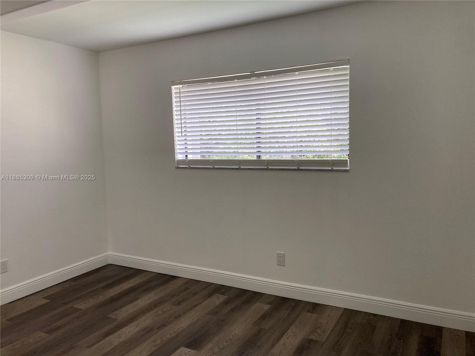 最近售出: $185,000 (2 贝兹, 2 浴室, 905 平方英尺)