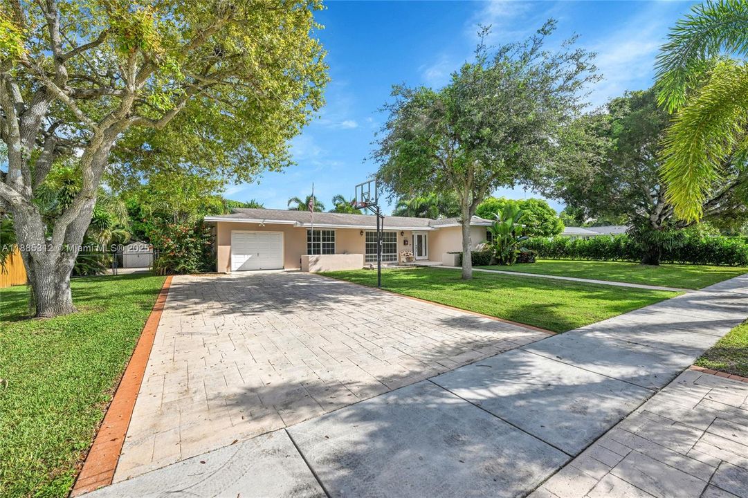 Под контрактом: $600,000 (3 спален, 2 ванн, 1478 Квадратных фут)