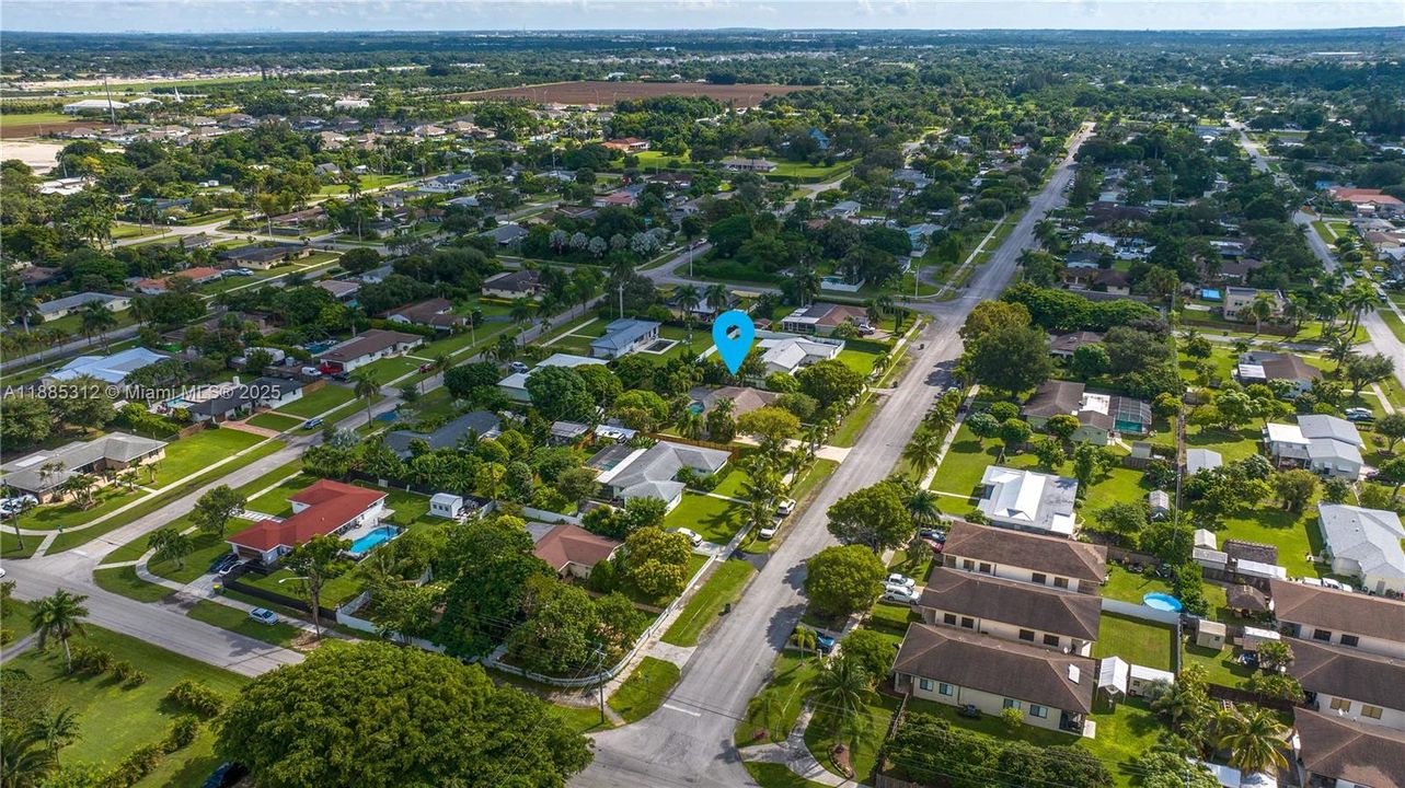 Под контрактом: $600,000 (3 спален, 2 ванн, 1478 Квадратных фут)