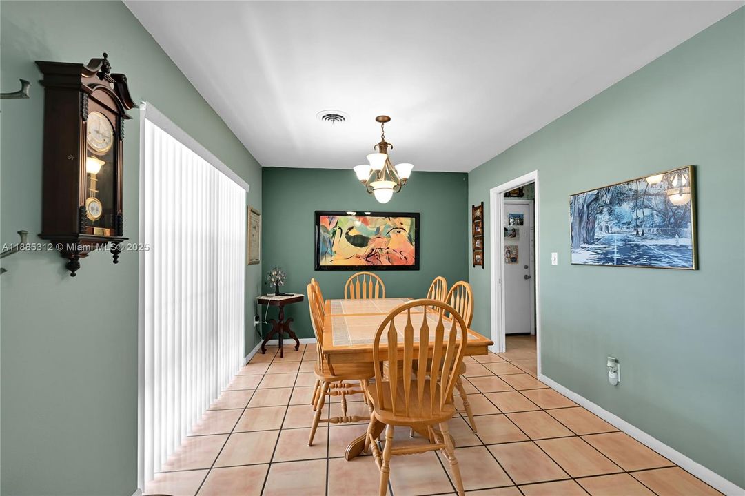 Под контрактом: $600,000 (3 спален, 2 ванн, 1478 Квадратных фут)