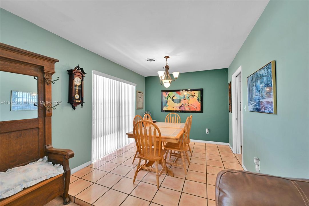 Под контрактом: $600,000 (3 спален, 2 ванн, 1478 Квадратных фут)