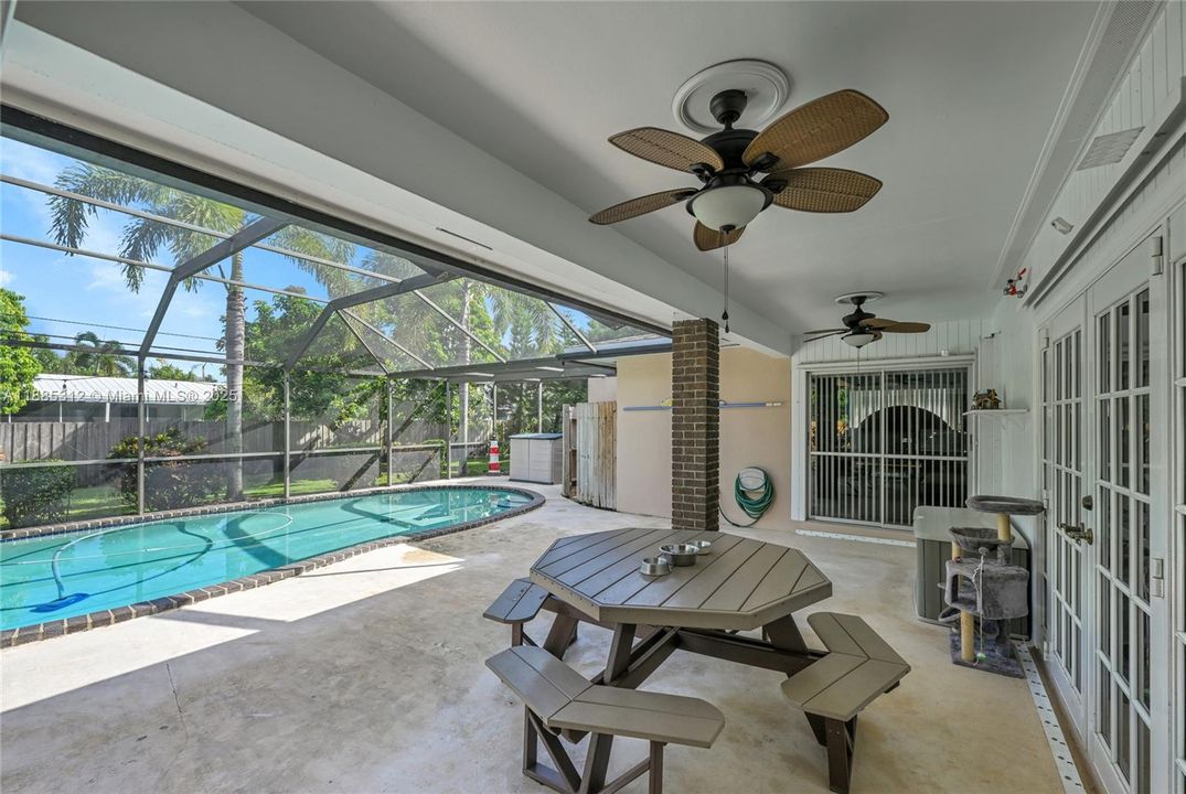 Под контрактом: $600,000 (3 спален, 2 ванн, 1478 Квадратных фут)