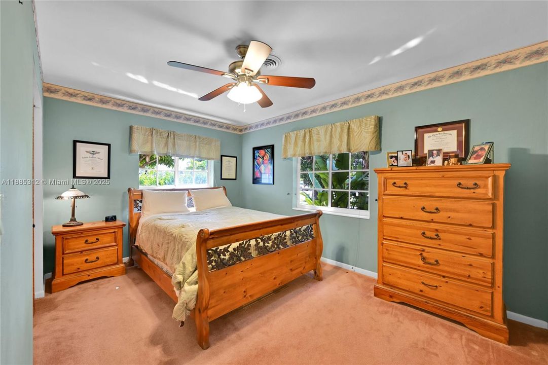 Под контрактом: $600,000 (3 спален, 2 ванн, 1478 Квадратных фут)