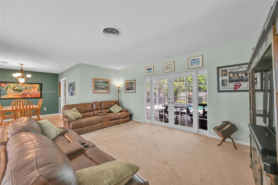 Под контрактом: $600,000 (3 спален, 2 ванн, 1478 Квадратных фут)