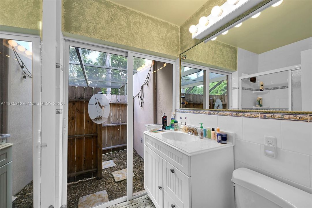 Под контрактом: $600,000 (3 спален, 2 ванн, 1478 Квадратных фут)