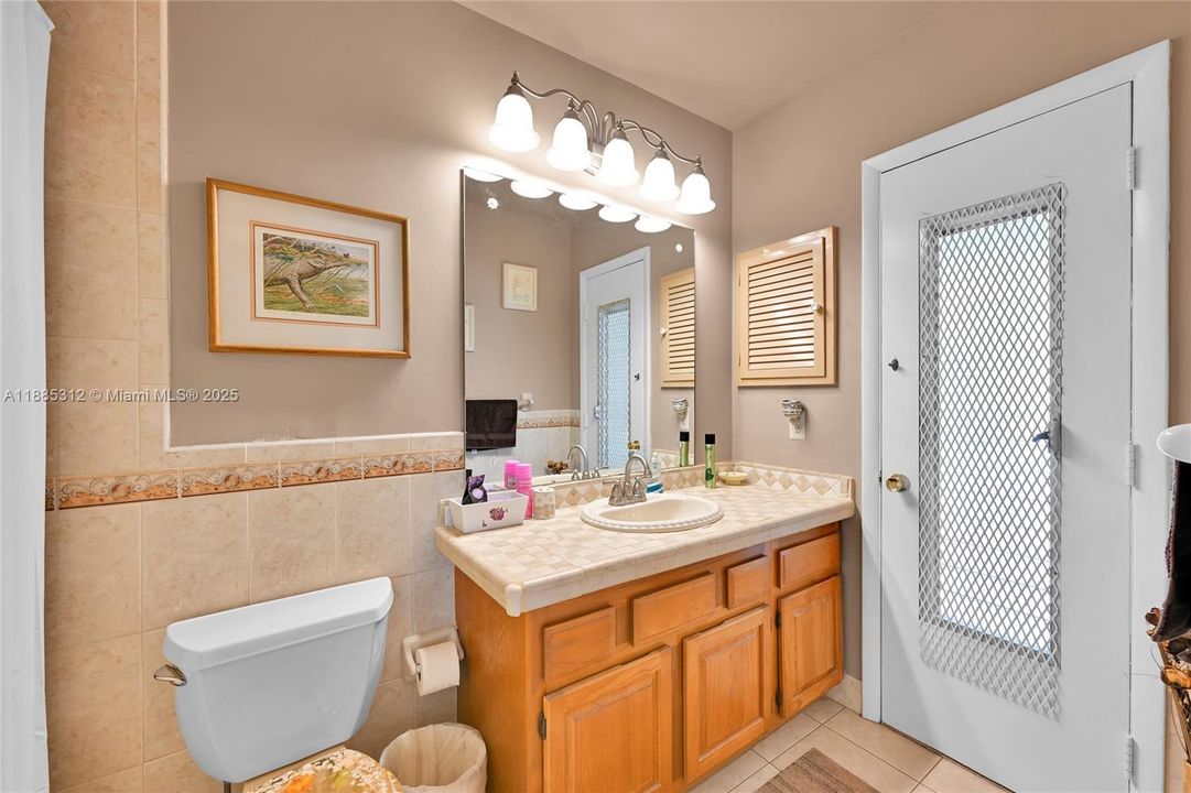 Под контрактом: $600,000 (3 спален, 2 ванн, 1478 Квадратных фут)