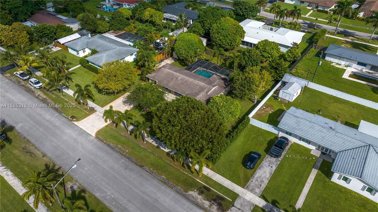 Под контрактом: $600,000 (3 спален, 2 ванн, 1478 Квадратных фут)