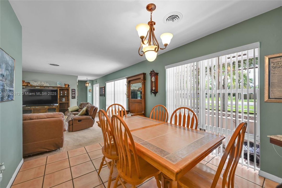 Под контрактом: $600,000 (3 спален, 2 ванн, 1478 Квадратных фут)