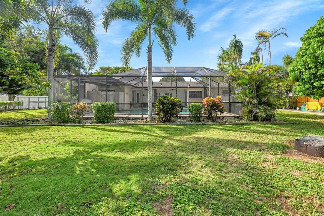 Под контрактом: $600,000 (3 спален, 2 ванн, 1478 Квадратных фут)