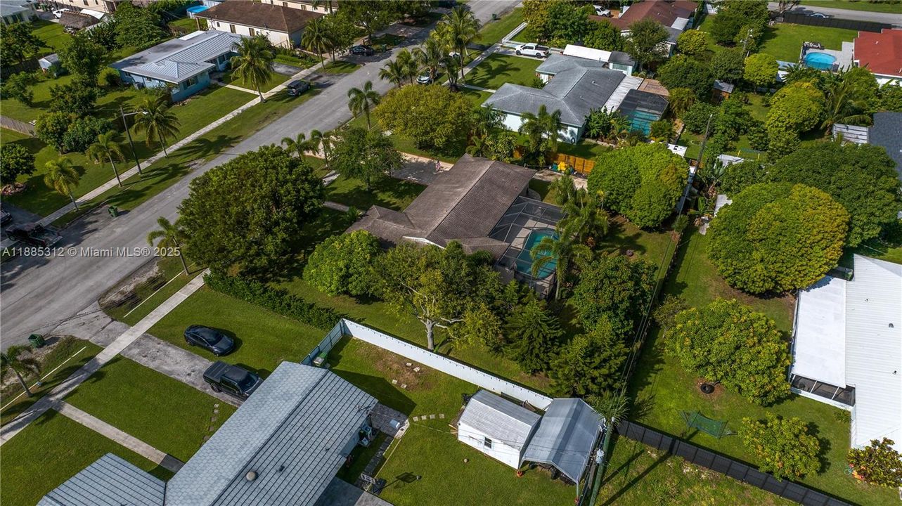 Под контрактом: $600,000 (3 спален, 2 ванн, 1478 Квадратных фут)