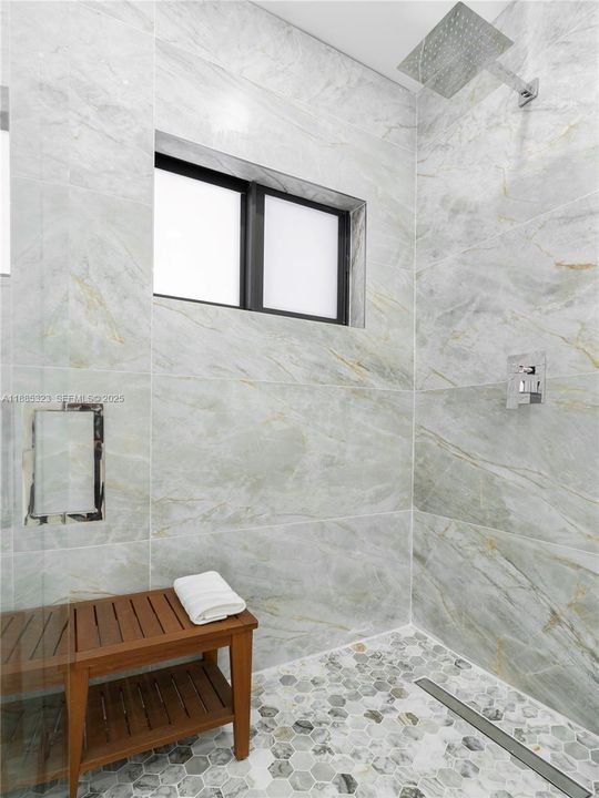 En Venta: $699,000 (3 camas, 2 baños, 1860 Pies cuadrados)