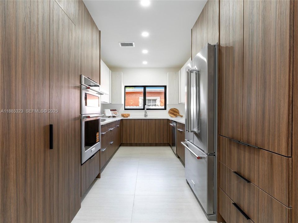 En Venta: $699,000 (3 camas, 2 baños, 1860 Pies cuadrados)