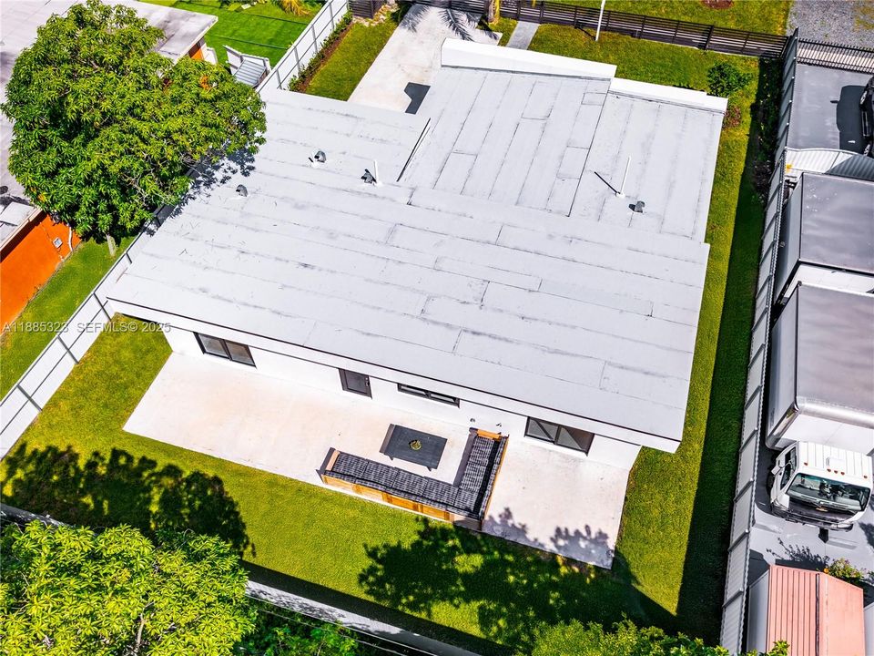 En Venta: $699,000 (3 camas, 2 baños, 1860 Pies cuadrados)