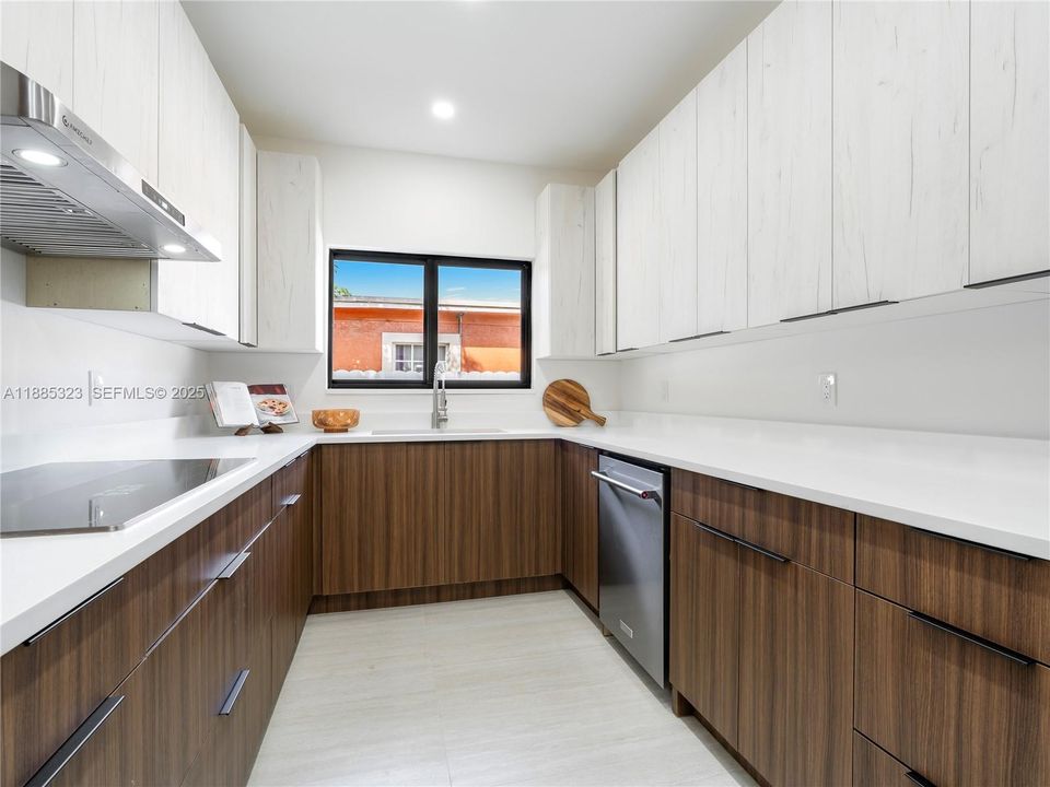 En Venta: $699,000 (3 camas, 2 baños, 1860 Pies cuadrados)