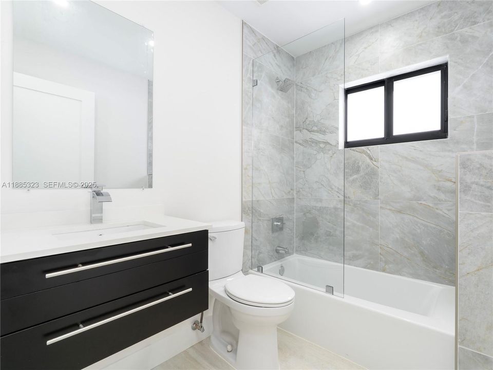 En Venta: $699,000 (3 camas, 2 baños, 1860 Pies cuadrados)