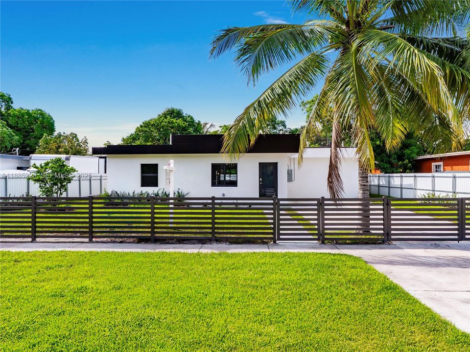 En Venta: $699,000 (3 camas, 2 baños, 1860 Pies cuadrados)