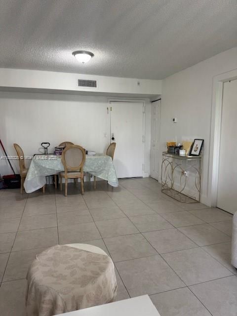 最近售出: $249,000 (2 贝兹, 2 浴室, 782 平方英尺)