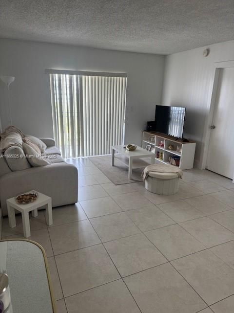 最近售出: $249,000 (2 贝兹, 2 浴室, 782 平方英尺)