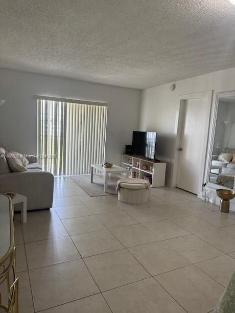 最近售出: $249,000 (2 贝兹, 2 浴室, 782 平方英尺)