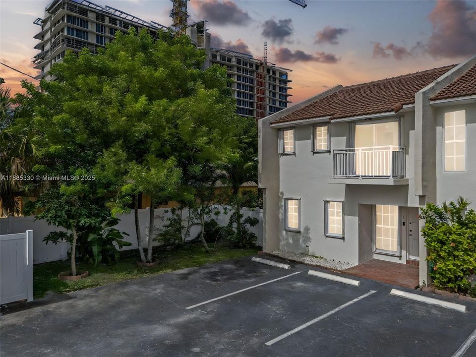 Active With Contract: $349,000 (3 beds, 2 baths, 1380 Square Feet)