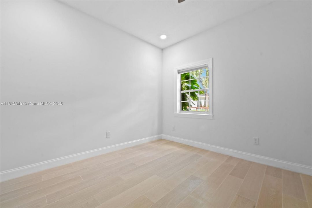 На продажу: $1,135,000 (4 спален, 2 ванн, 1575 Квадратных фут)