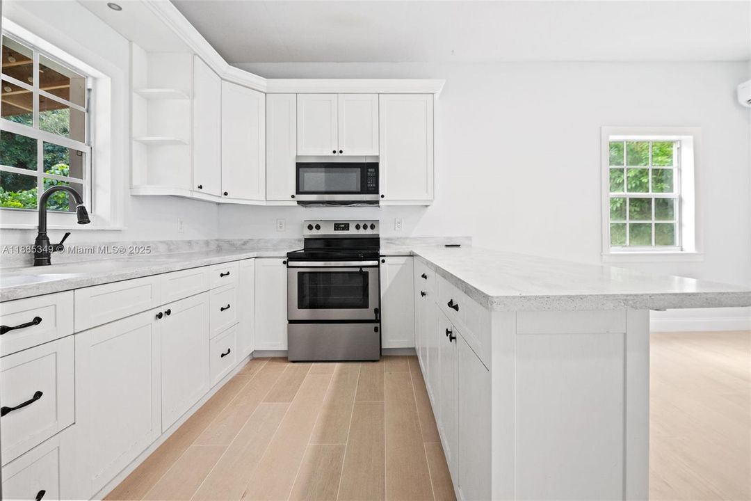 На продажу: $1,135,000 (4 спален, 2 ванн, 1575 Квадратных фут)