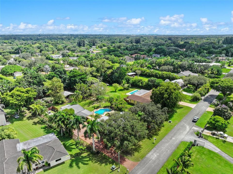 На продажу: $1,135,000 (4 спален, 2 ванн, 1575 Квадратных фут)