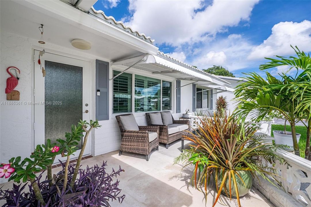 合同活跃: $399,000 (2 贝兹, 2 浴室, 1438 平方英尺)