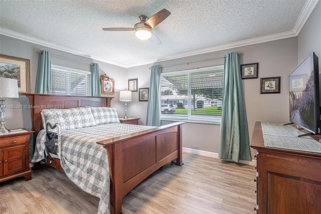 合同活跃: $399,000 (2 贝兹, 2 浴室, 1438 平方英尺)