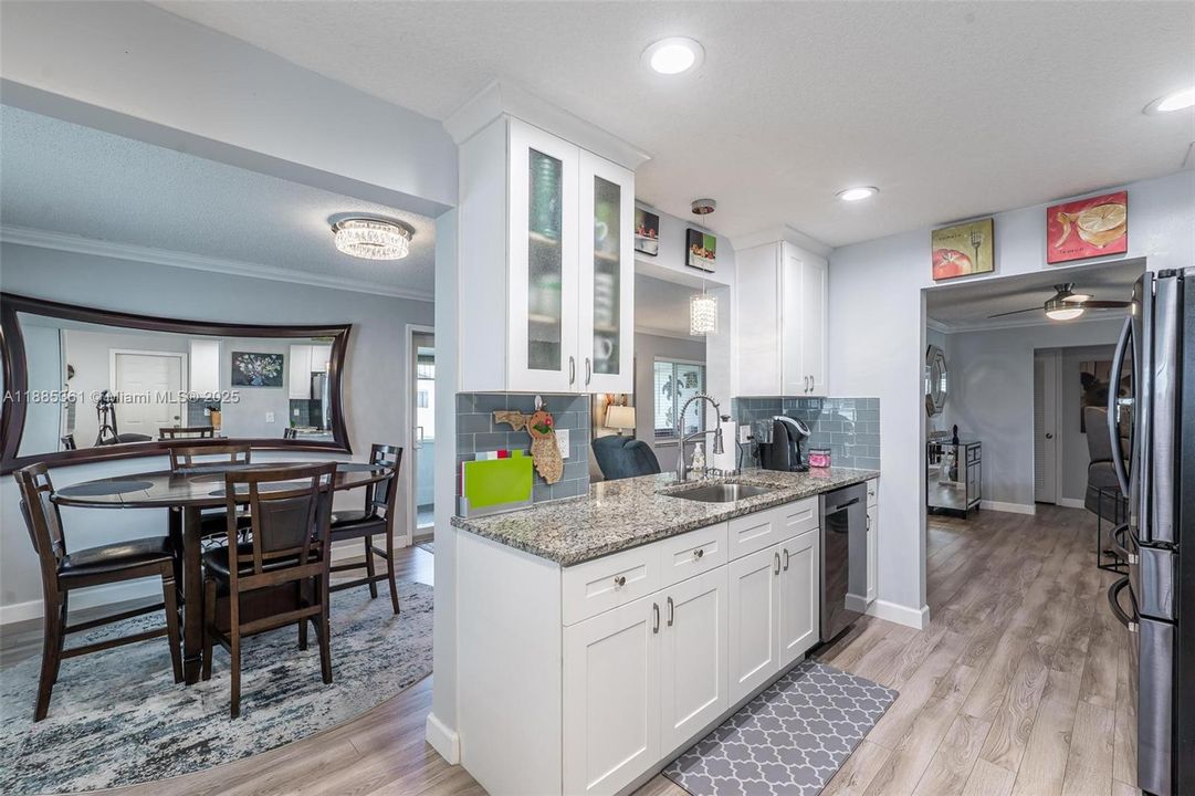 合同活跃: $399,000 (2 贝兹, 2 浴室, 1438 平方英尺)