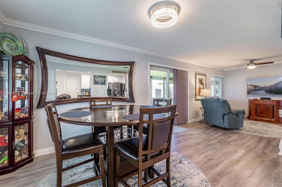 合同活跃: $399,000 (2 贝兹, 2 浴室, 1438 平方英尺)