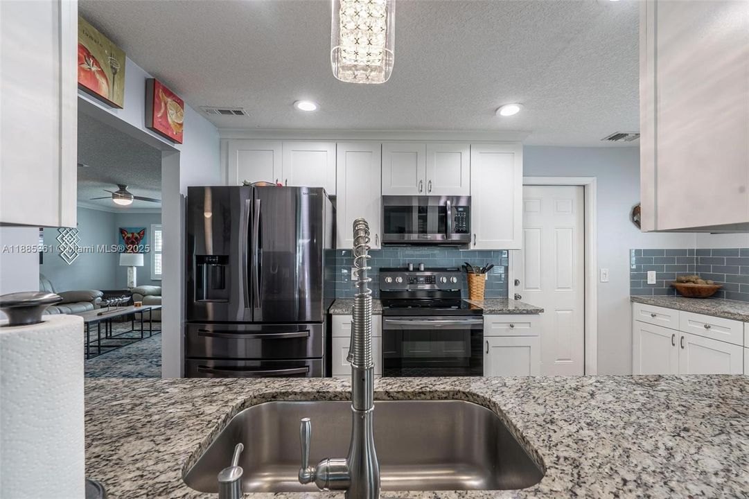 合同活跃: $399,000 (2 贝兹, 2 浴室, 1438 平方英尺)