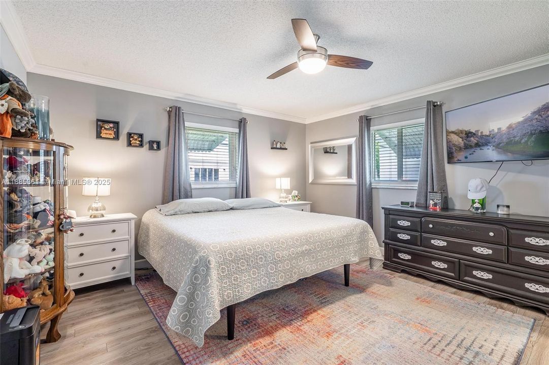 合同活跃: $399,000 (2 贝兹, 2 浴室, 1438 平方英尺)